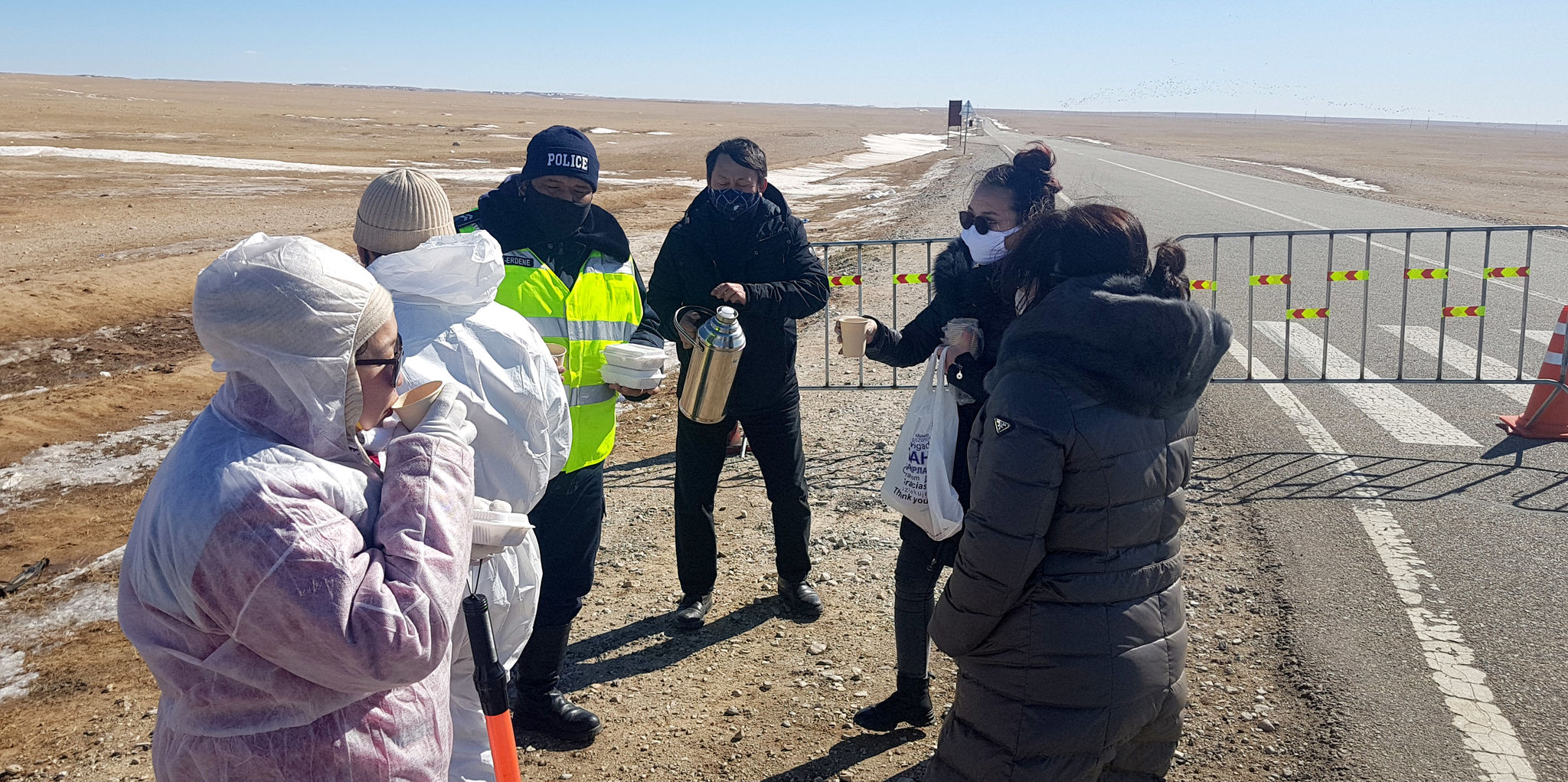 ОНЦГОЙ НӨХЦӨЛД АЖИЛЛАЖ БАЙГАА АЛБАН ХААГЧДАД ХАЛУУН ХООЛ, ААРЦААР ҮЙЛЧИЛЖЭЭ